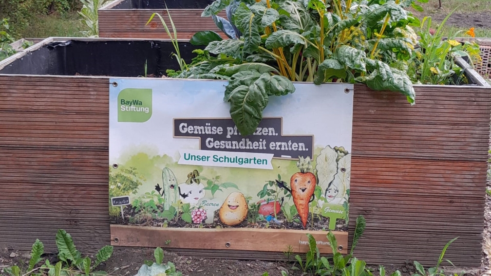 Hochbeet mit BayWa Stiftungsbranding