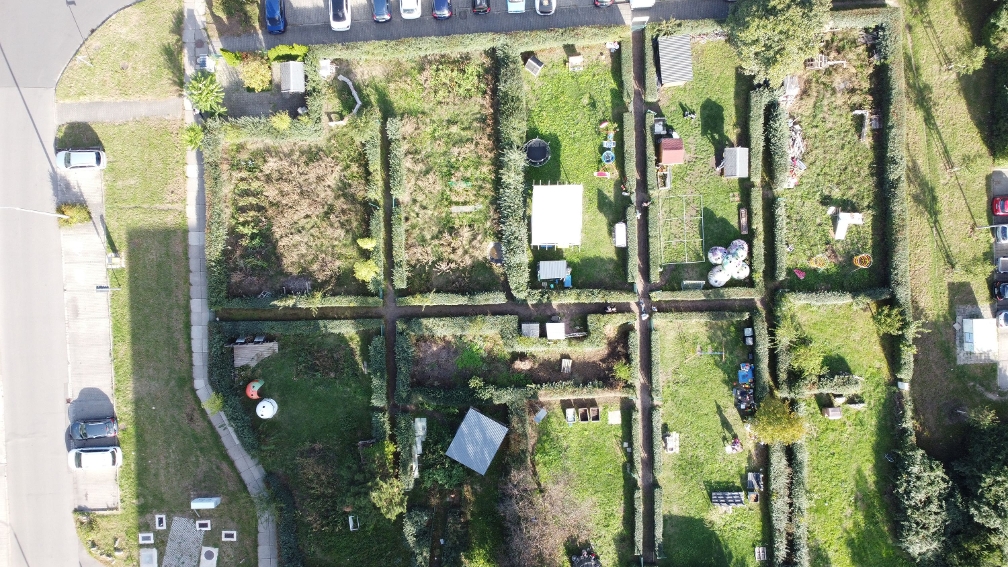 Aufnahme aus der Vogelperspektive einer Kleingartenanlage